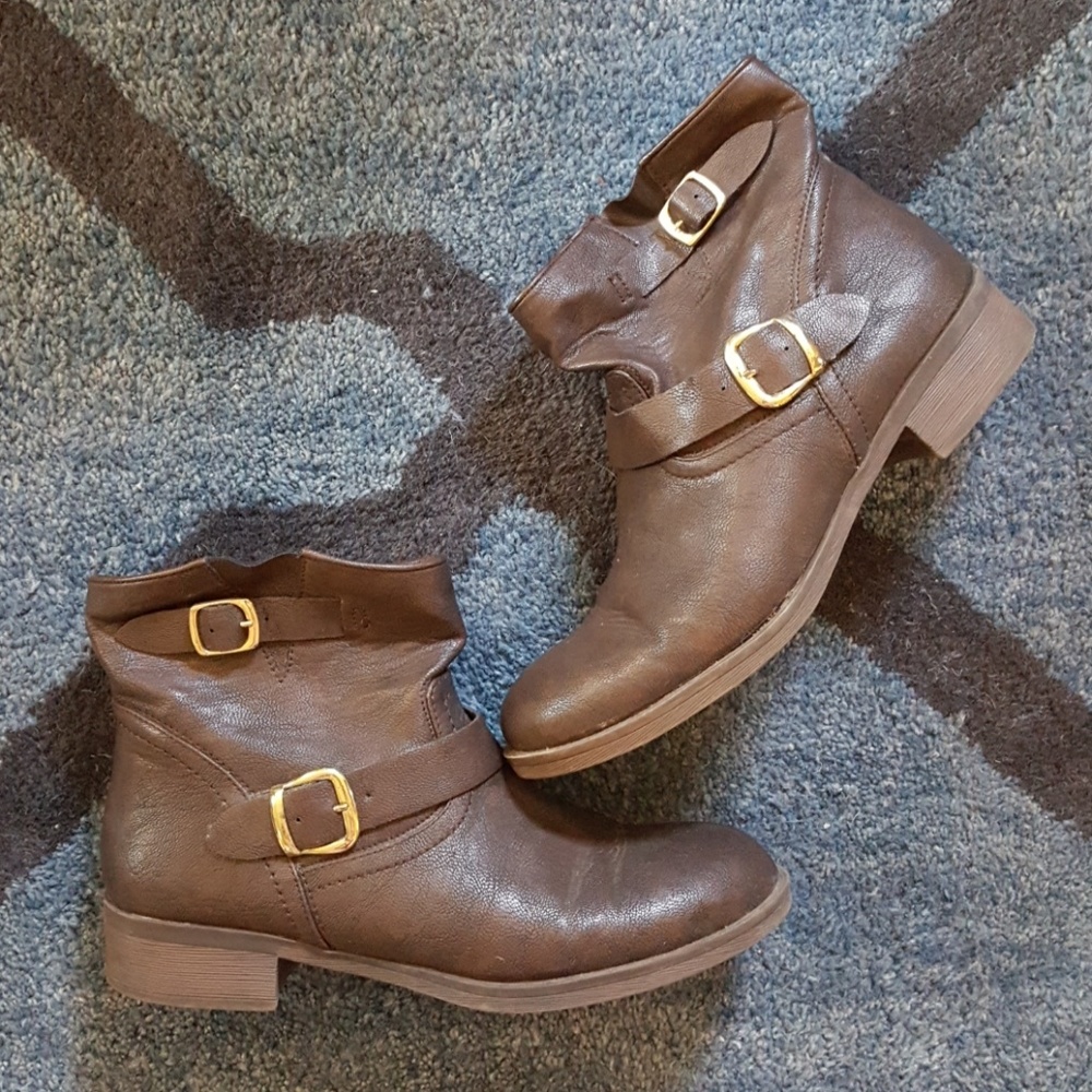 *SOLD* slouchy ankle boots